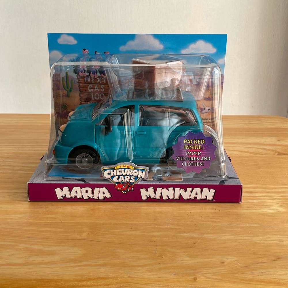 Chevron Cars Maria Minivan With Luggage Collectible Toy Car 2006